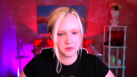 Snapshot of violettwoods chatting on June 22, 2026, 8:11 am Violett online show from June 22, 2026, 8:11 am