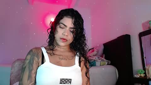 Snapshot of violetwitch05 chatting on January 29, 2025, 6:39 pm Violet online show from January 29, 2025, 6:39 pm