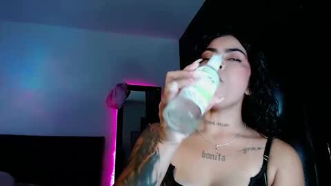  Violet  online show from November 22, 2025, 4:33 am