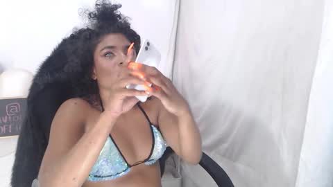 violetxia_ online show from February 5, 2026, 4:06 am