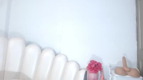 Snapshot of violetxia_ chatting on May 13, 2026, 6:33 am violetxia_ online show from May 13, 2026, 6:33 am