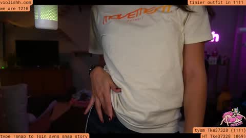 Snapshot of violishh chatting on November 14, 2025, 1:04 am follow me on twitter violishh and ig violishh online show from November 14, 2025, 1:04 am