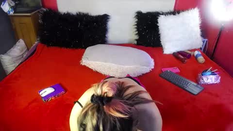 Isabella  online show from December 10, 2024, 8:05 pm