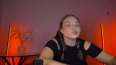 Violla online show from September 12, 2025, 4:01 am