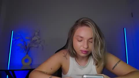 Violla online show from November 9, 2025, 11:19 am