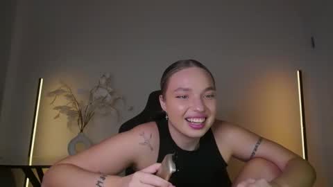 Violla online show from November 28, 2025, 8:06 am