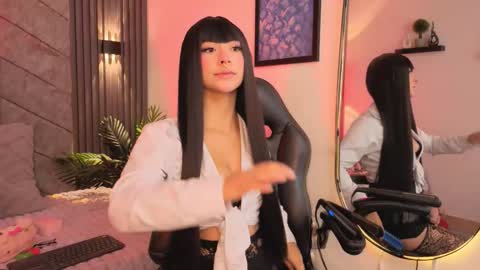 viollettebylyly online show from October 30, 2025, 12:17 pm