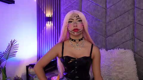 viollettebylyly online show from June 18, 2026, 12:31 pm