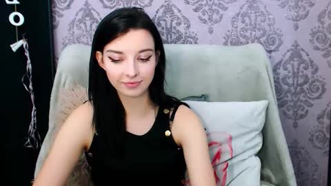 VirginLuna online show from November 20, 2025, 8:30 pm