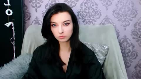 VirginLuna online show from November 23, 2025, 8:30 pm