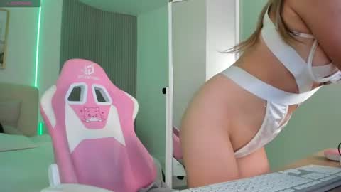 Chloe online show from June 19, 2026, 3:00 am