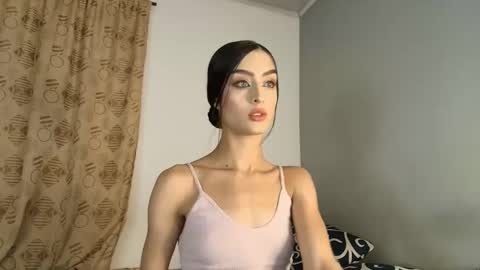 vitoriia_ online show from May 14, 2026, 1:01 am