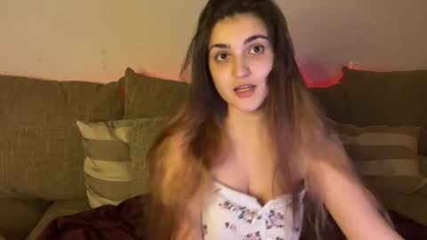 vivalenti_kiss online show from November 23, 2025, 8:08 pm