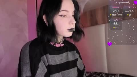 Snapshot of vivi__squirrel chatting on May 2, 2026, 6:18 am Vivi online show from May 2, 2026, 6:18 am