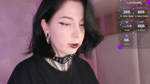 Snapshot of vivi__squirrel chatting on May 10, 2026, 6:18 am Vivi online show from May 10, 2026, 6:18 am