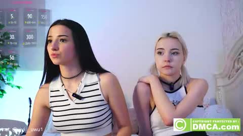 Snapshot of vivi_uwu chatting on November 21, 2025, 12:59 pm Vivi online show from November 21, 2025, 12:59 pm