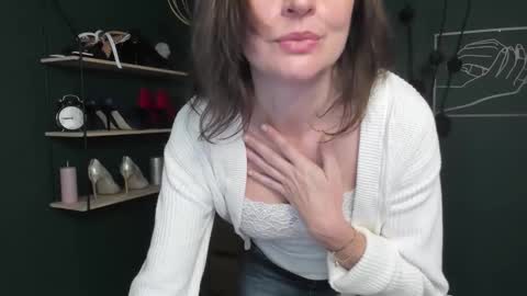 Vivian online show from September 26, 2025, 7:01 am