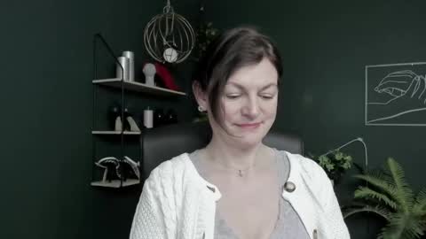 Snapshot of vivian_dream chatting on April 22, 2026, 7:00 am Vivian online show from April 22, 2026, 7:00 am