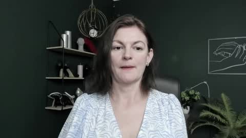 Snapshot of vivian_dream chatting on May 28, 2026, 6:00 am Vivian online show from May 28, 2026, 6:00 am