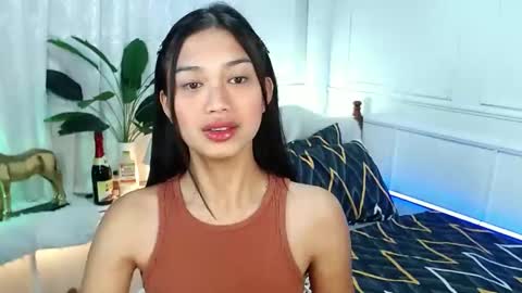 Vivian online show from March 4, 2025, 7:54 pm