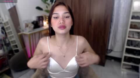 Vivian online show from November 11, 2025, 2:33 am