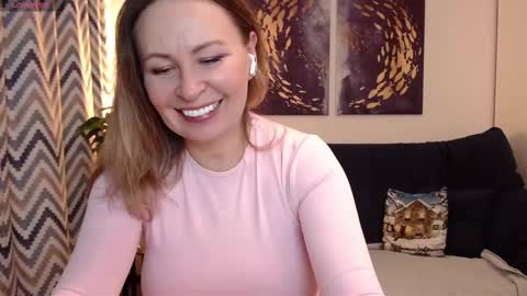 Vivian online show from February 21, 2025, 6:04 pm