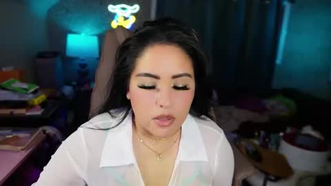 Vivi online show from April 18, 2026, 5:00 am