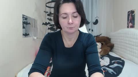 vivianguchih online show from November 1, 2025, 12:51 pm