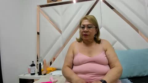 ViviannaJhonson online show from February 16, 2026, 8:05 pm