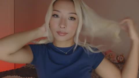 vivianwinters online show from November 11, 2025, 1:27 am