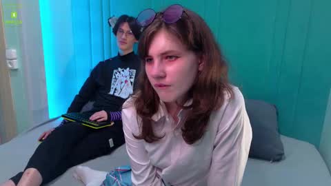 VIVIARAGENDY online show from September 12, 2025, 3:34 pm