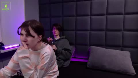 VIVIARAGENDY online show from October 7, 2025, 3:20 pm