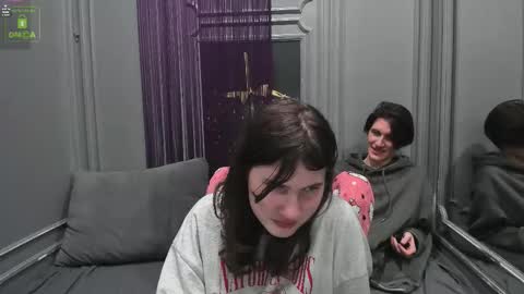 VIVIARAGENDY online show from October 31, 2025, 3:57 pm