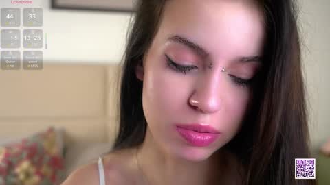 Nelly and Mari online show from December 2, 2025, 7:25 am