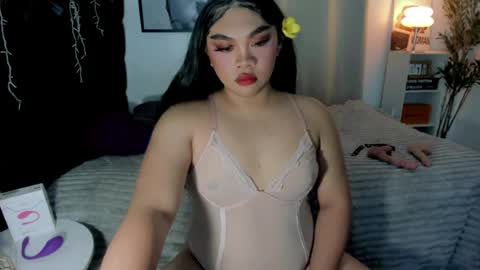 vivienne_monroe online show from July 28, 2026, 5:25 am