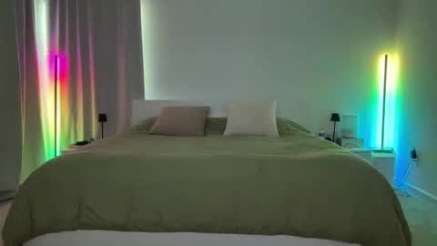 vivienne online online show from November 13, 2025, 5:23 pm