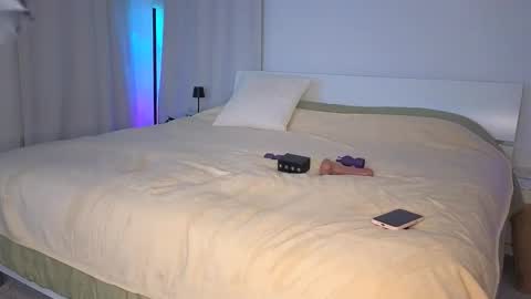 vivienne online online show from November 21, 2025, 2:54 am