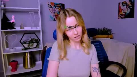 Vivi online show from February 28, 2025, 8:39 pm