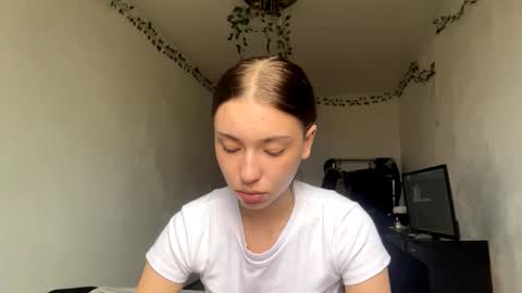 Vivi online show from November 5, 2025, 7:08 am