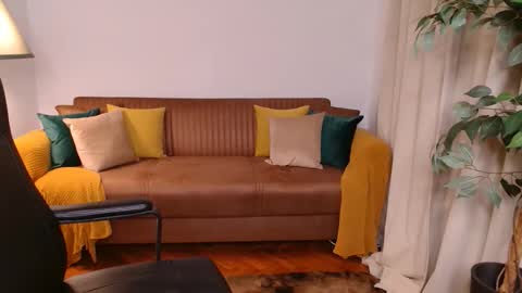 Vivienne online show from November 2, 2025, 5:15 pm