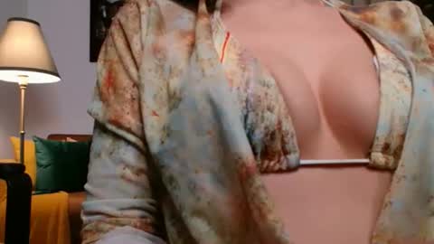 Vivienne online show from April 16, 2026, 4:08 pm