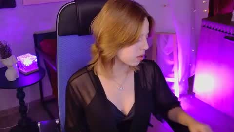 Snapshot of viviennehebert chatting on July 12, 2026, 12:51 pm Vivienne online show from July 12, 2026, 12:51 pm