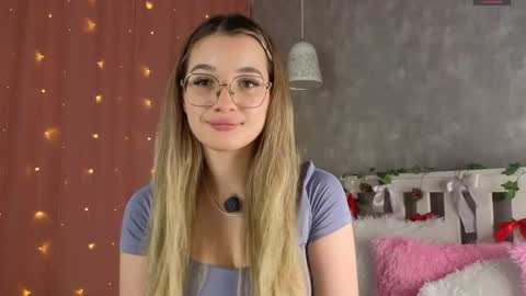 vivyboo111 online show from January 5, 2026, 8:23 pm