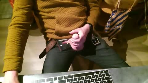 Flyer77 online show from March 23, 2026, 10:36 pm