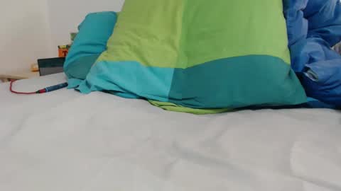 volvic_0904 online show from March 4, 2026, 8:15 pm