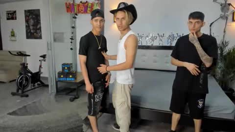 voyeurism_guys online show from October 11, 2025, 10:52 pm