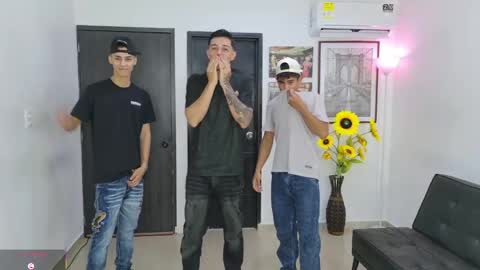 voyeurism_guys online show from May 19, 2026, 10:49 pm