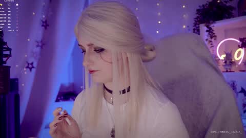 vronnier online show from September 13, 2025, 7:13 pm