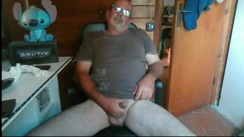 oscar online show from October 4, 2025, 4:16 pm