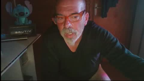 oscar online show from October 31, 2025, 11:17 pm